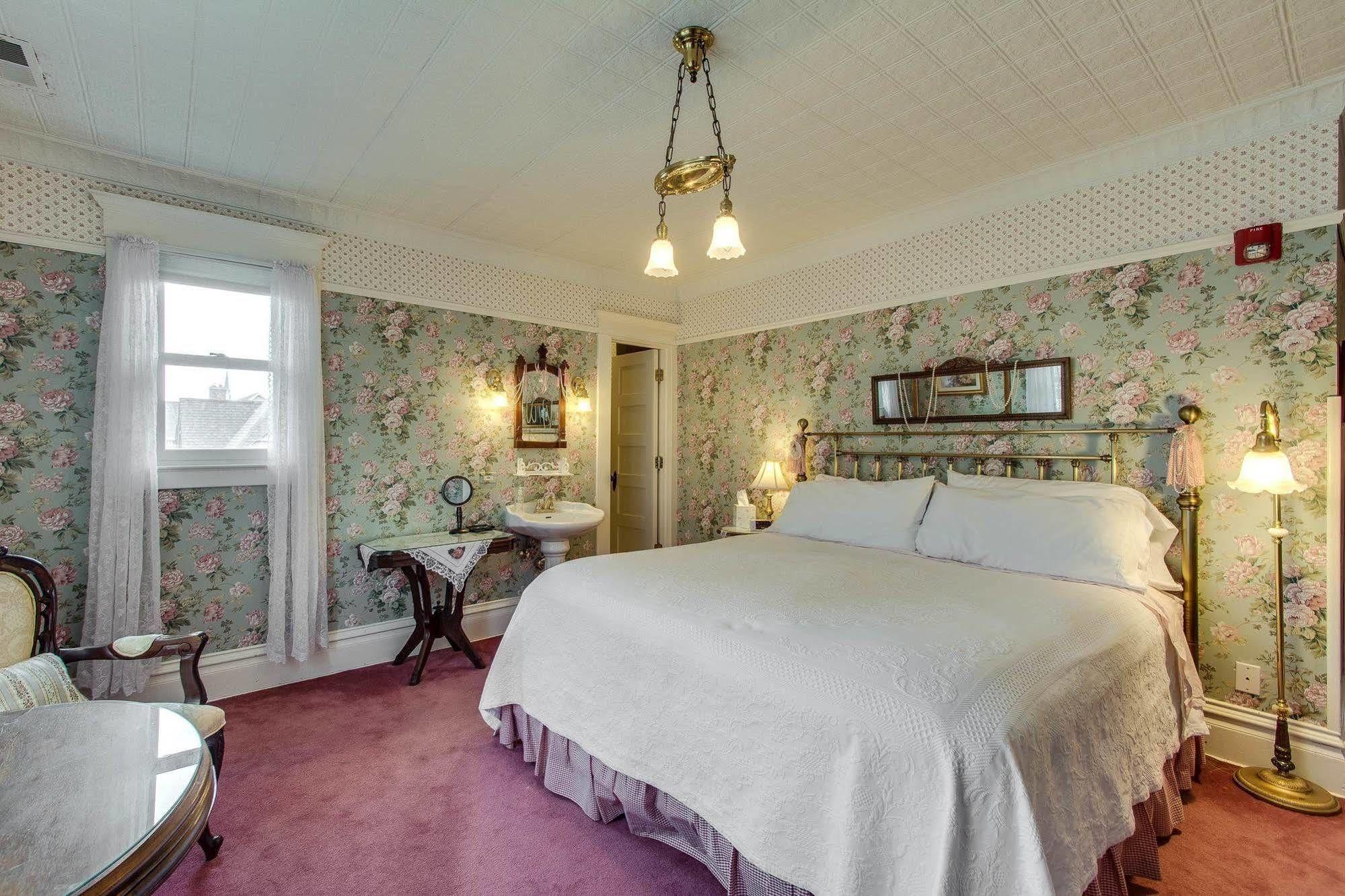 Harrison House Bed & Breakfast Naperville Bagian luar foto