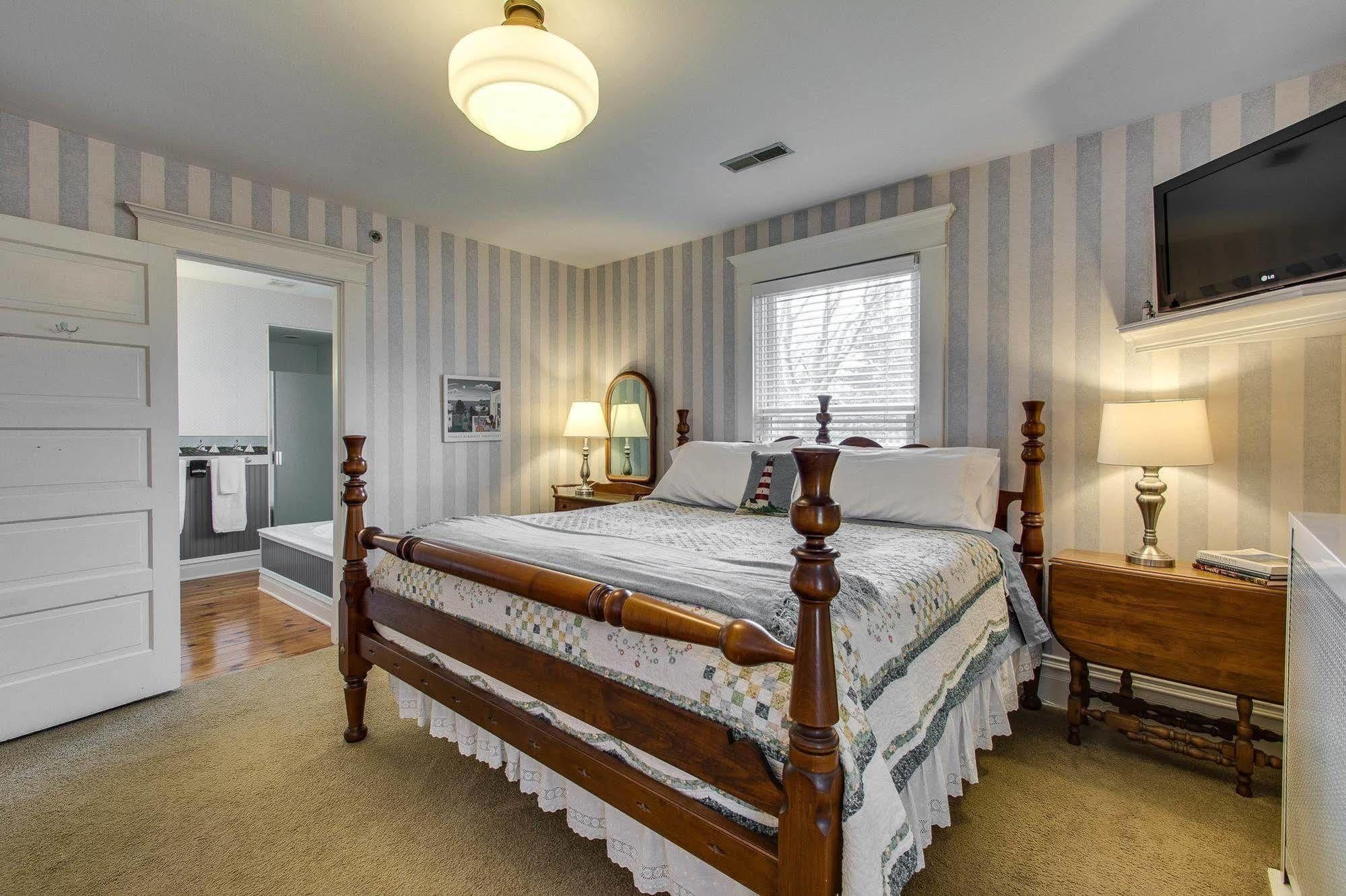 Harrison House Bed & Breakfast Naperville Bagian luar foto