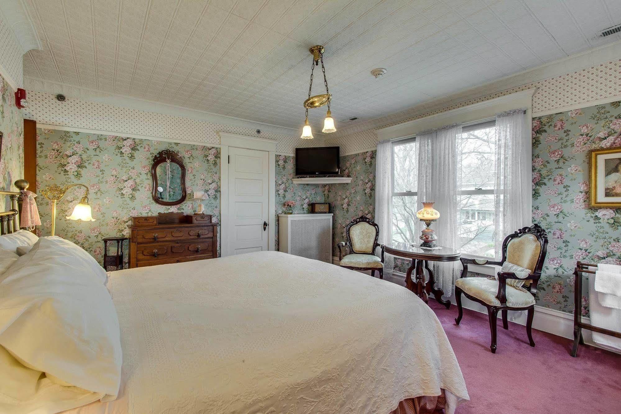 Harrison House Bed & Breakfast Naperville Bagian luar foto