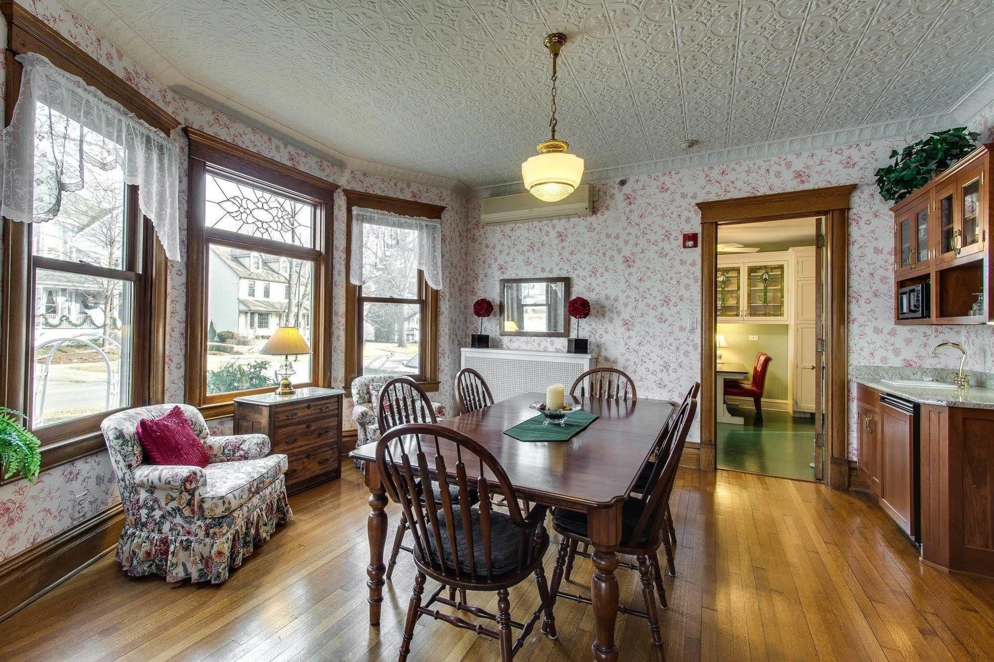 Harrison House Bed & Breakfast Naperville Bagian luar foto