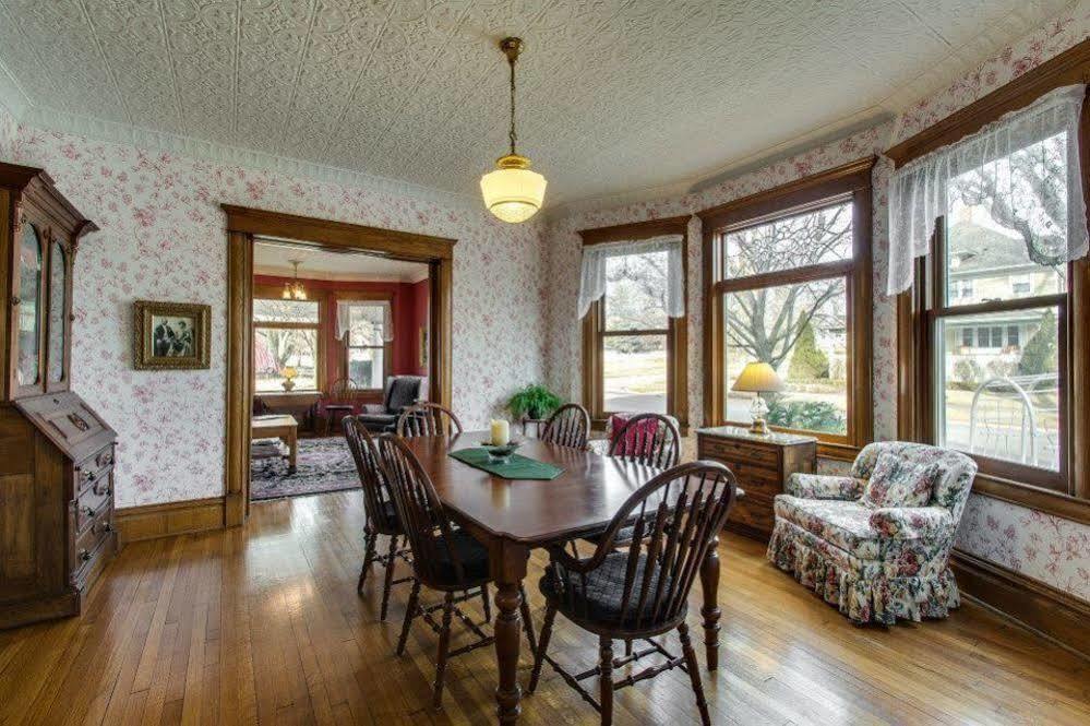 Harrison House Bed & Breakfast Naperville Bagian luar foto