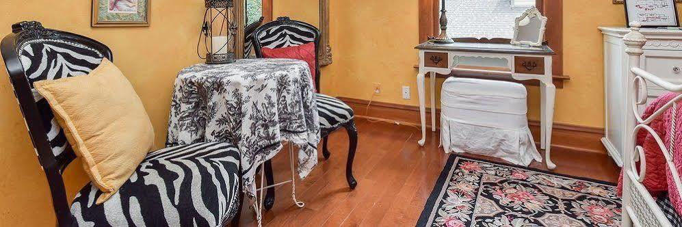 Harrison House Bed & Breakfast Naperville Bagian luar foto
