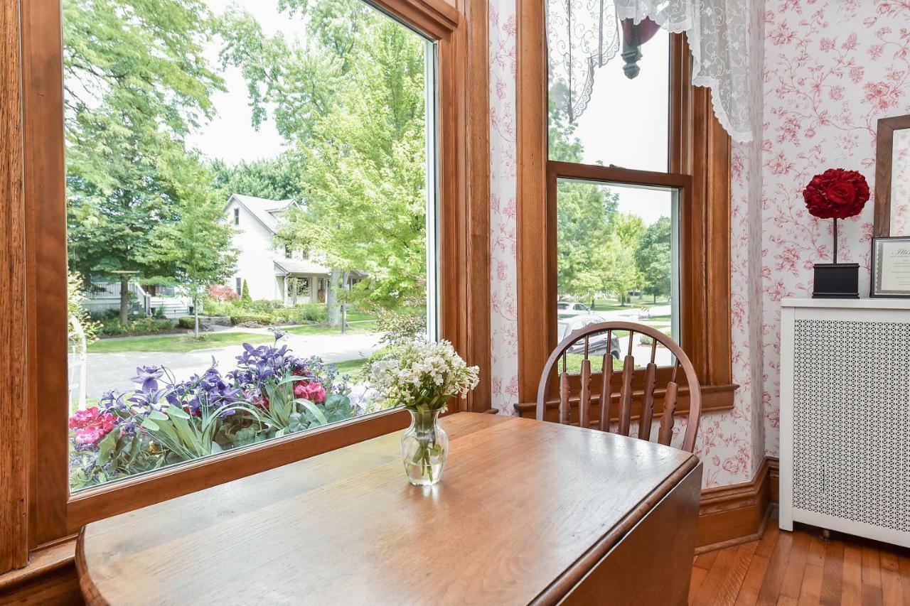 Harrison House Bed & Breakfast Naperville Bagian luar foto