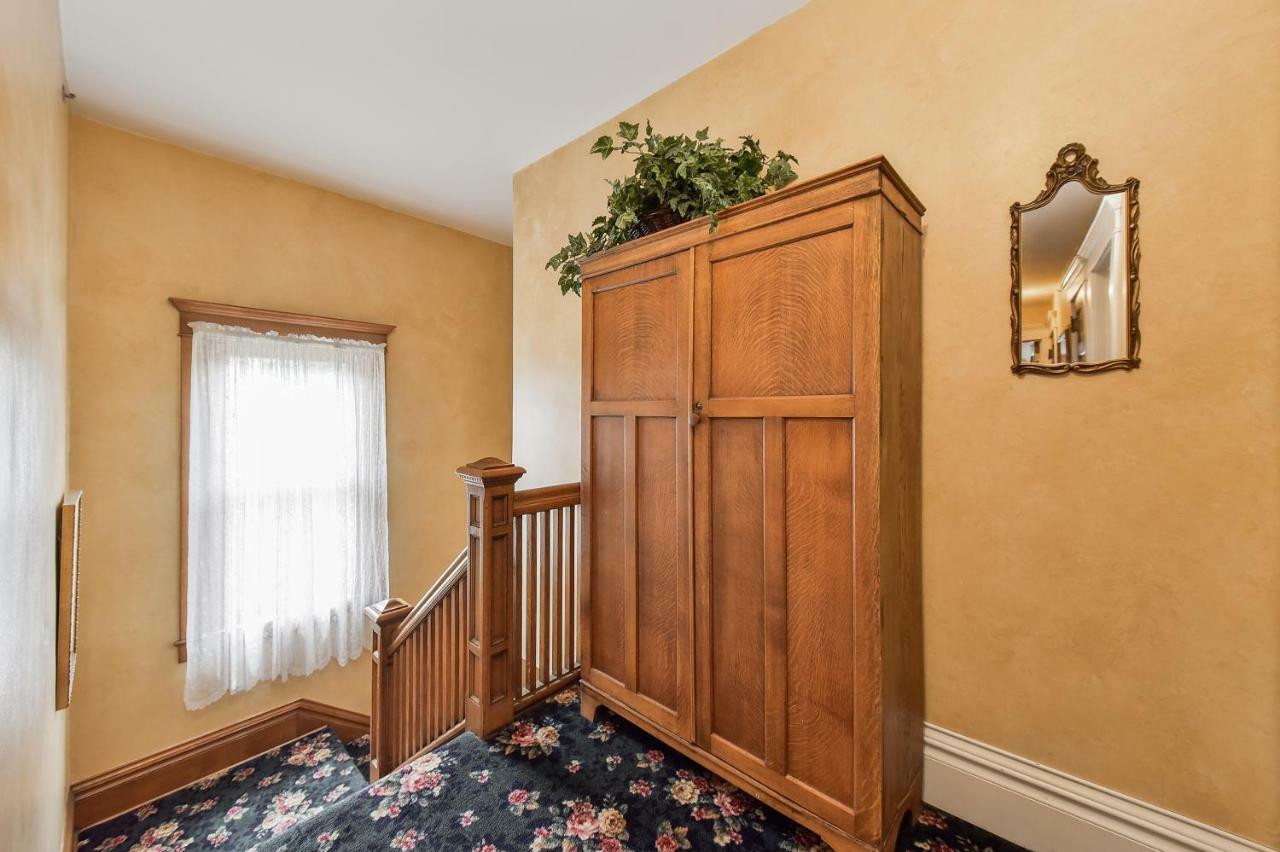 Harrison House Bed & Breakfast Naperville Bagian luar foto