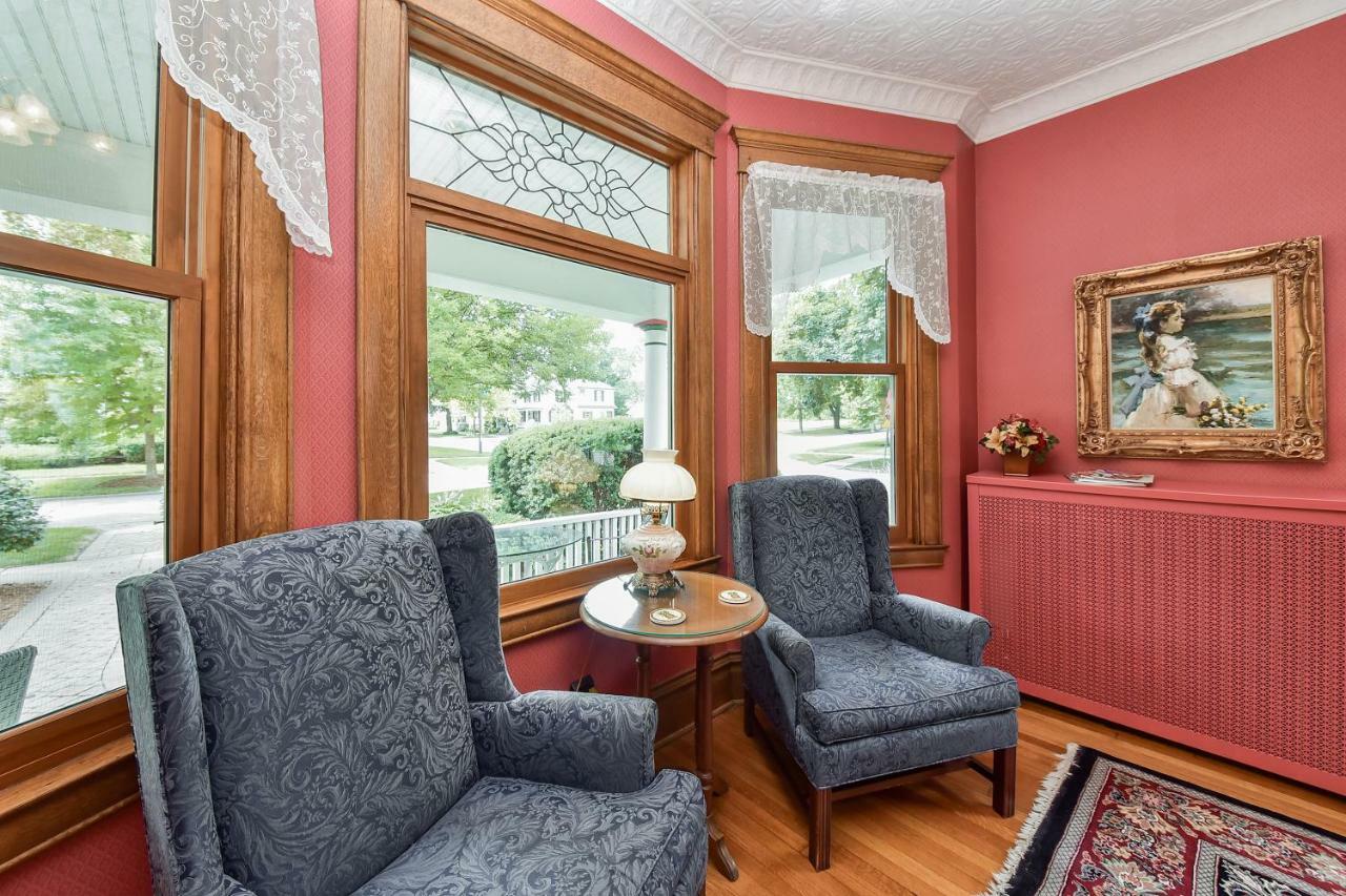 Harrison House Bed & Breakfast Naperville Bagian luar foto