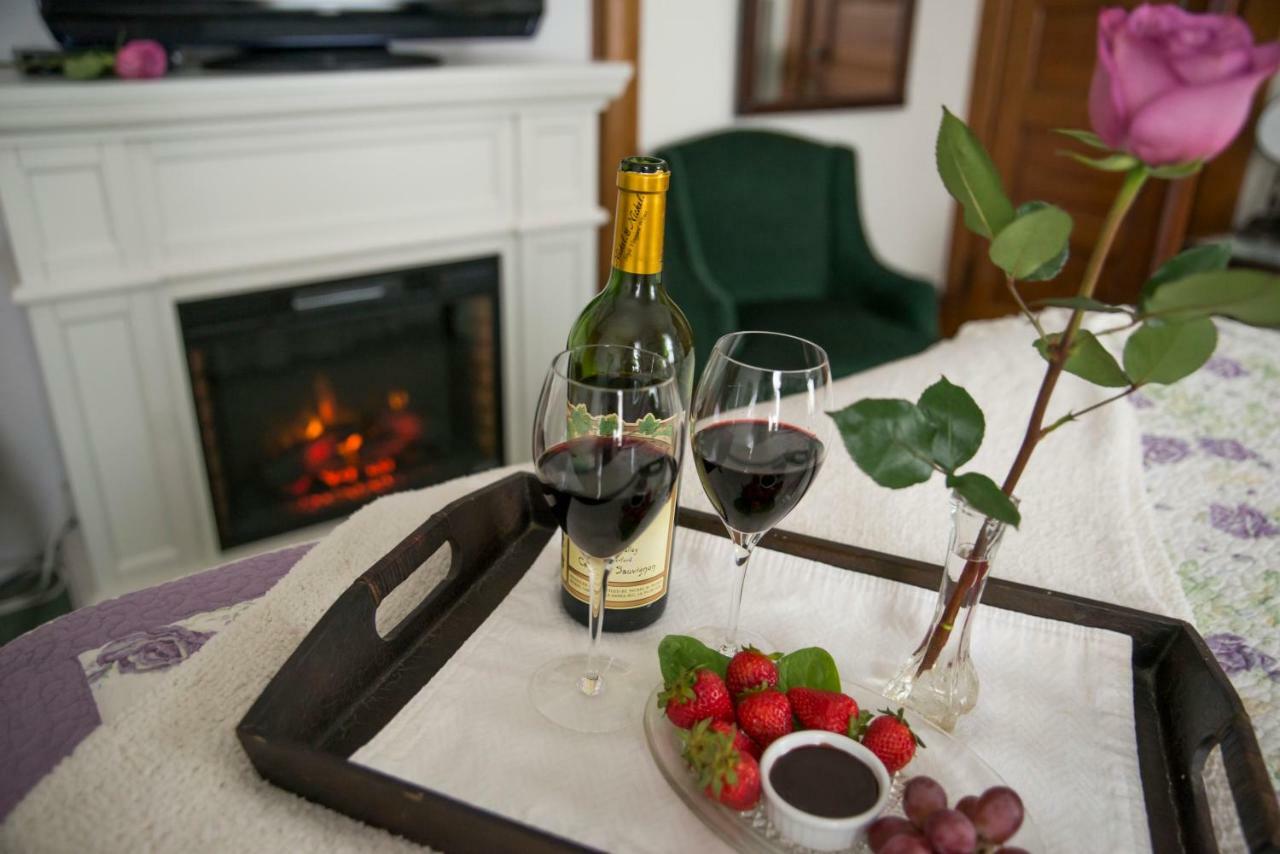 Harrison House Bed & Breakfast Naperville Bagian luar foto