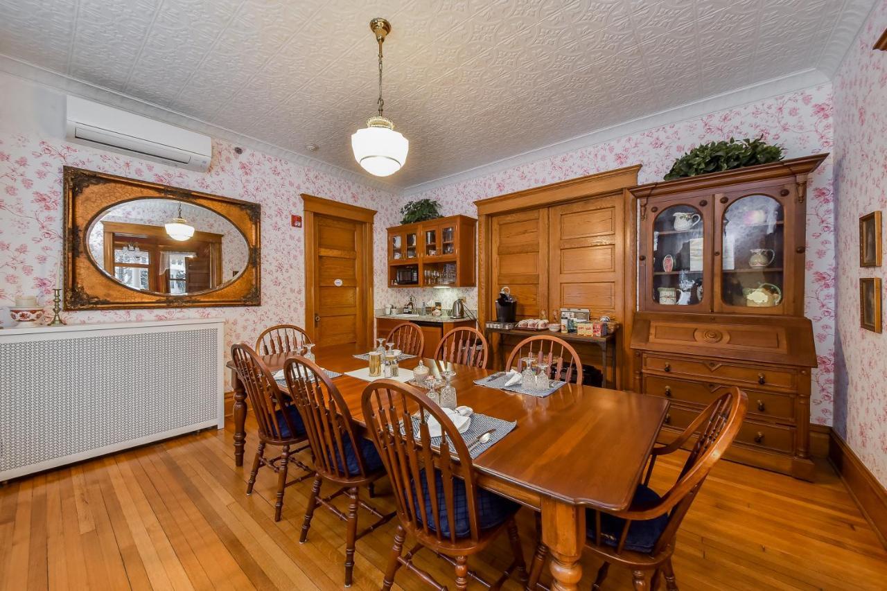 Harrison House Bed & Breakfast Naperville Bagian luar foto
