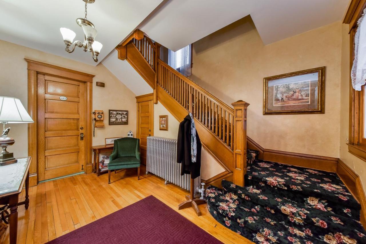 Harrison House Bed & Breakfast Naperville Bagian luar foto